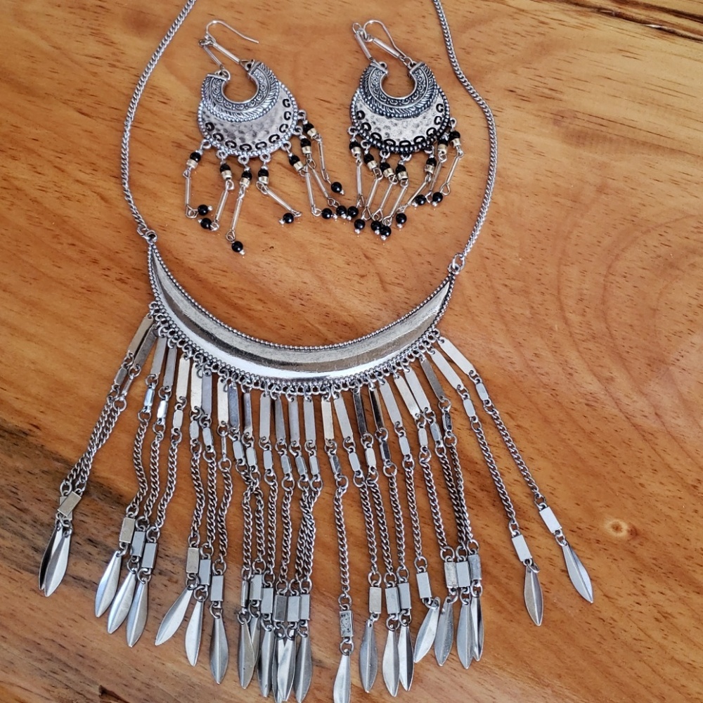 Necklace and earrings set